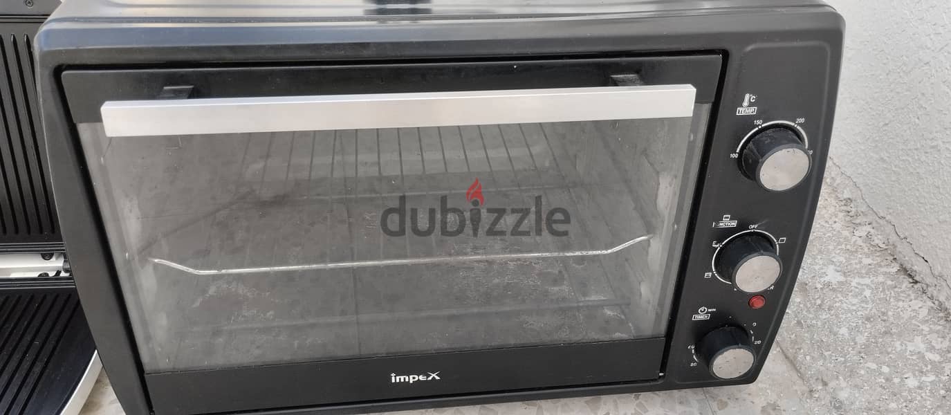 Grill oven with baking tray 3