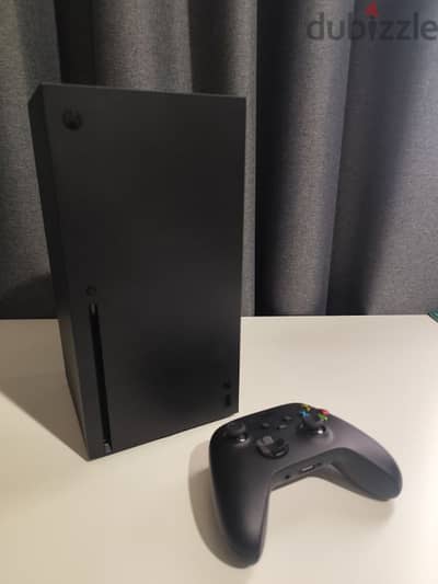 Xbox Series X + Controller + 2 Games