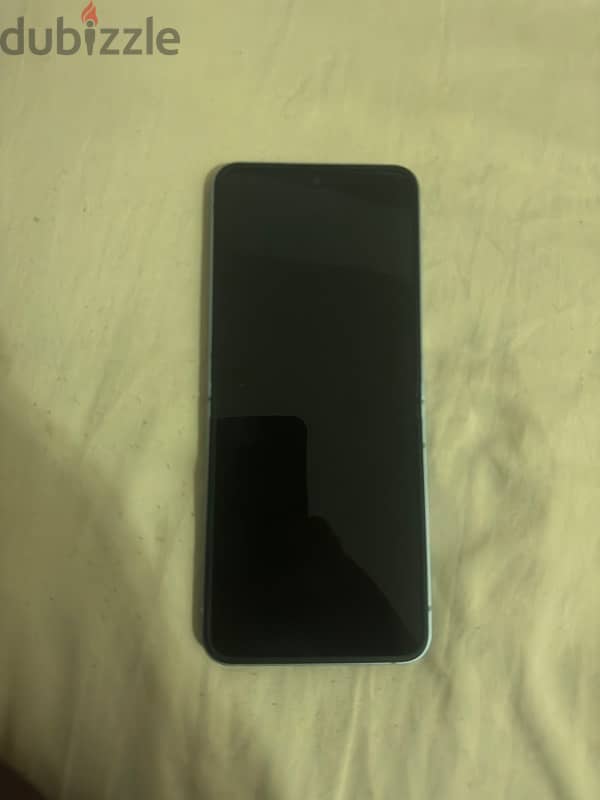 samsung z6 flip for sale , Rerly used ‘m pack piece with box 2