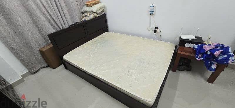 used queen size bed with mattress 0