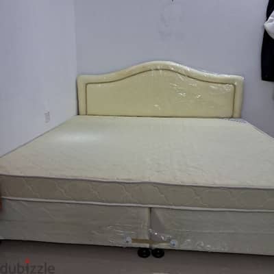 New king size diwan bed Two months old.