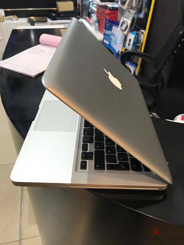 Mac book  Apple  2010 Ram 4 gb Hdd 500 1