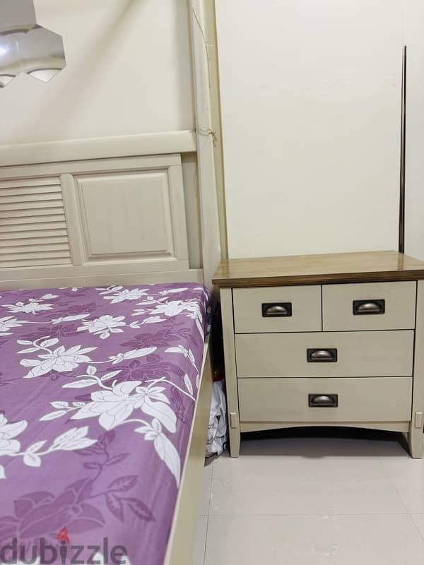 Home Centre Bedroom set 4