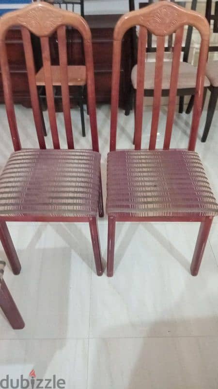 sale. dinning table and. chairs. 2