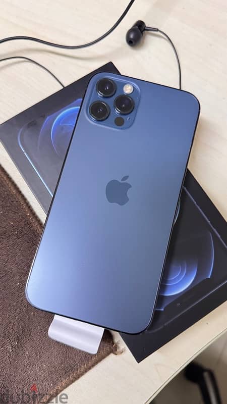 iphone 12pro 256GB blu with box arabic 1