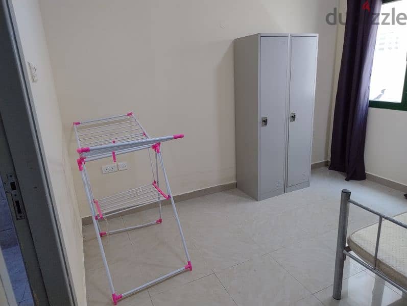 furnished rooms available for an executive male bachelors in ghubrah 1