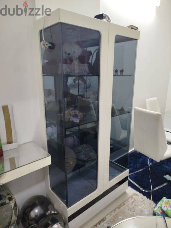 glass cupboard 1