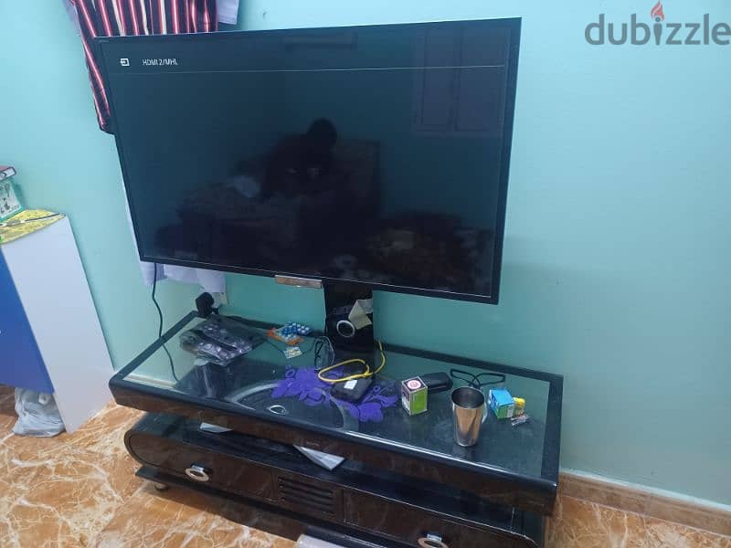 45" lcd tv with trolly satnd 0