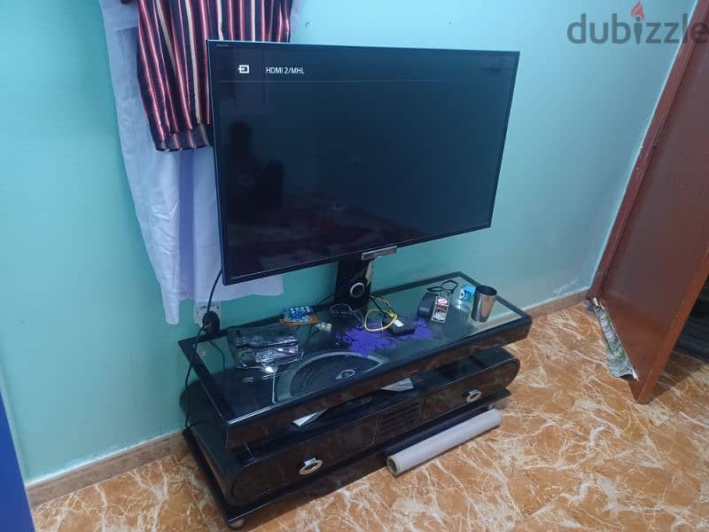 45" lcd tv with trolly satnd 1