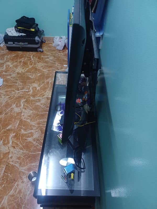 45" lcd tv with trolly satnd 3