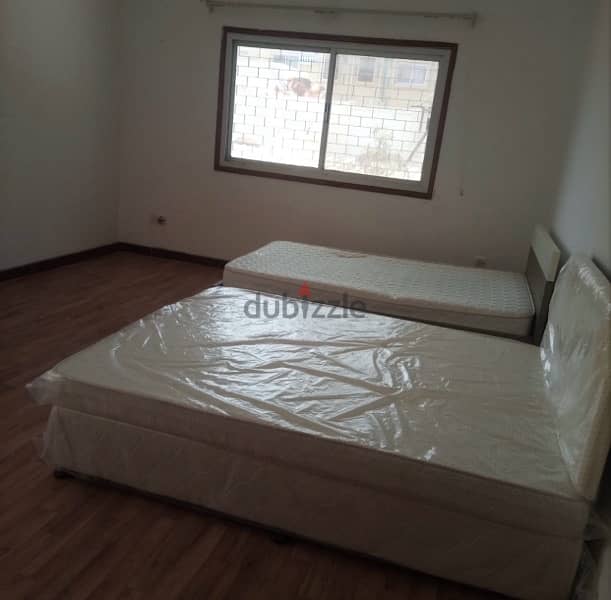 Single room is in Mumtaz area with attached or with common bathroom 1