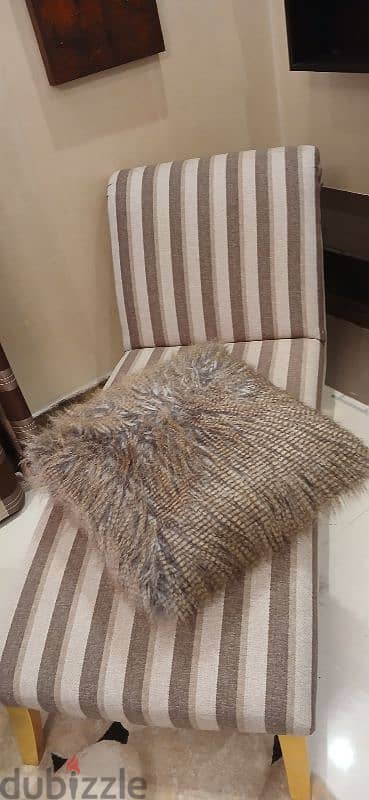 sleeping chair/Sofa very nice quality with pilo. good conditions. 0