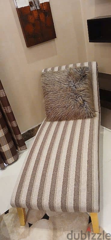 sleeping chair/Sofa very nice quality with pilo. good conditions. 1