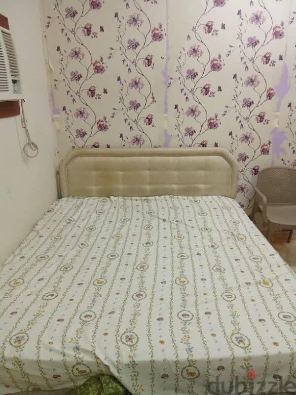 King Size (Mattress + Bed) + Table 0