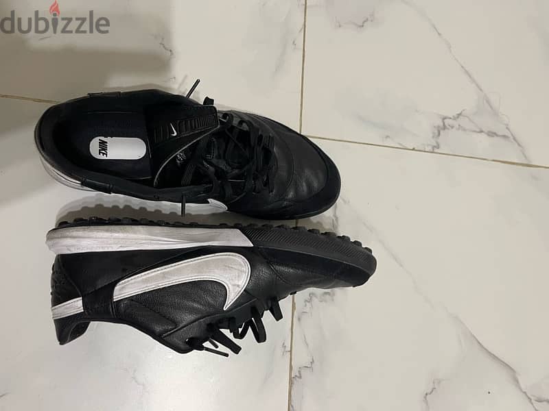 nike premuim football shoes for sell / حذاء نايك بريميوم للترتان للبيع 1