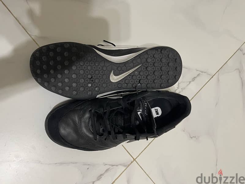 nike premuim football shoes for sell / حذاء نايك بريميوم للترتان للبيع 3