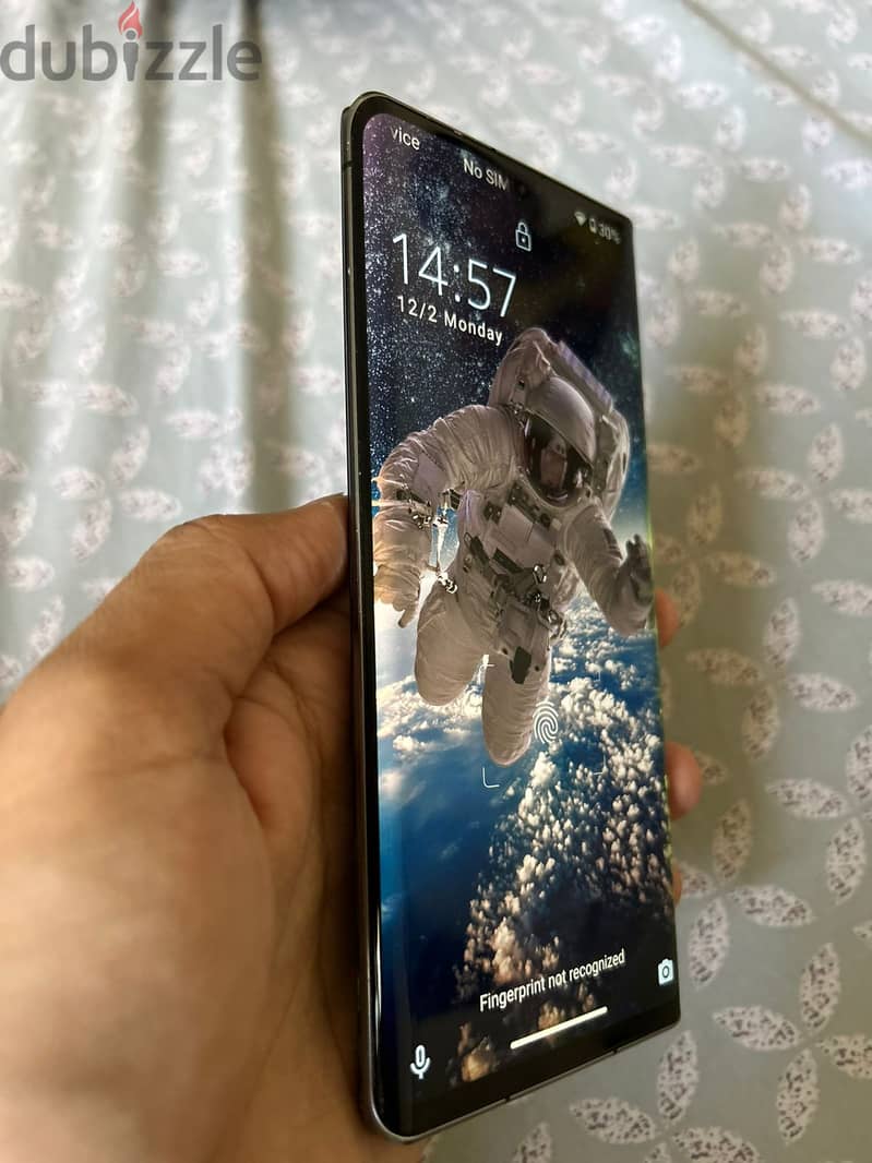 Sharp Aquos R6 like new (japan) 0