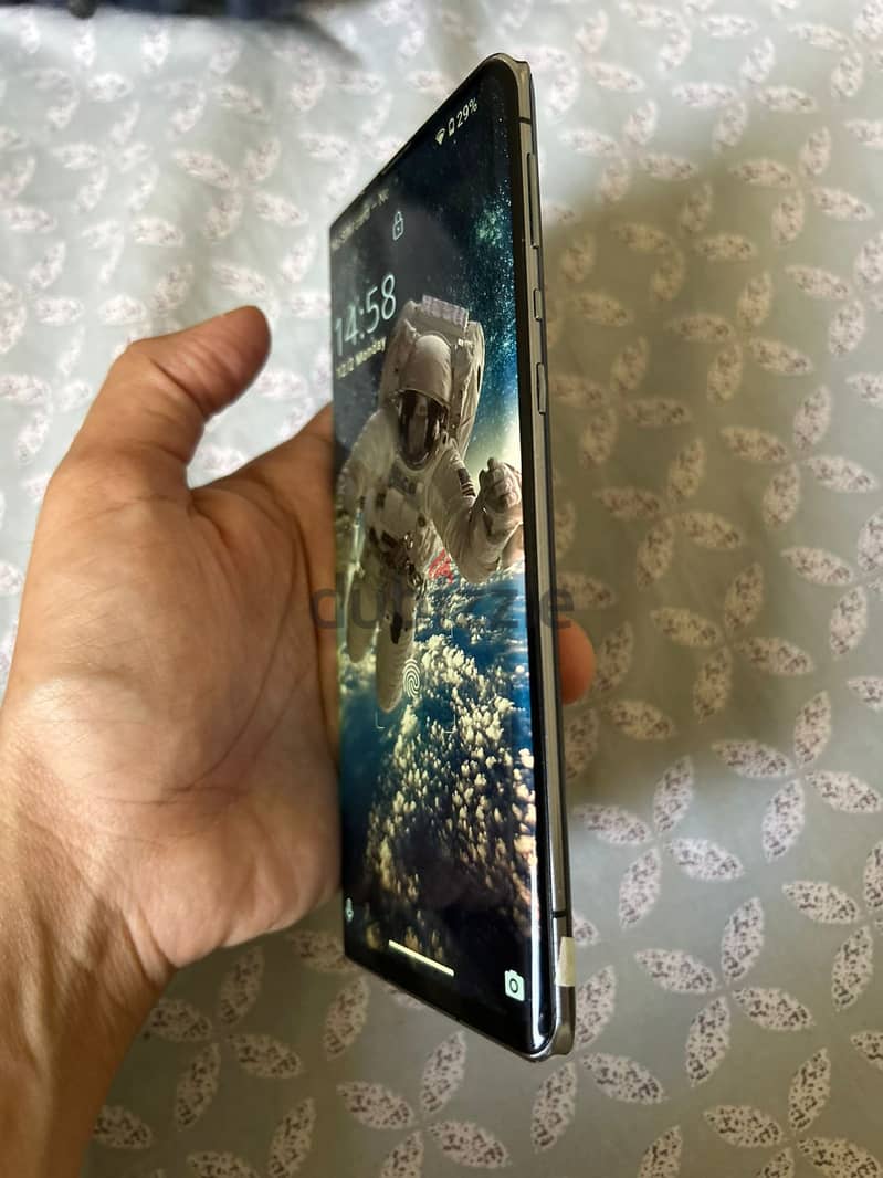 Sharp Aquos R6 like new (japan) 1