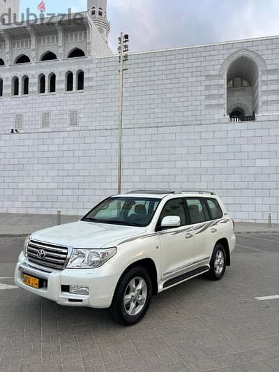 Toyota Land Cruiser VXR model 2011 good condition for sale.