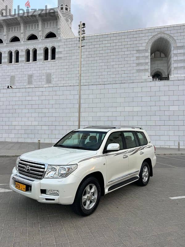 Toyota Land Cruiser VXR model 2011 good condition for sale. 0