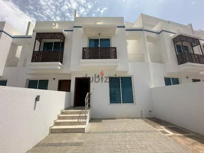 villa for sale in Bustan للبيع في البستان