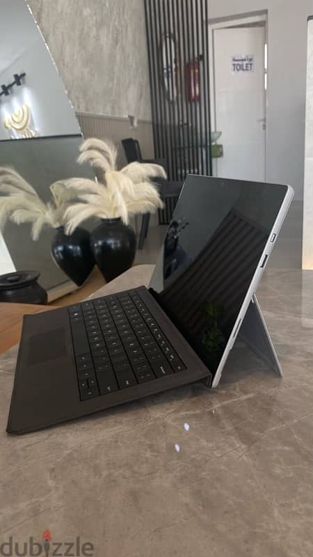 For sale Microsoft Surface Pro 6 with SONY projector 0