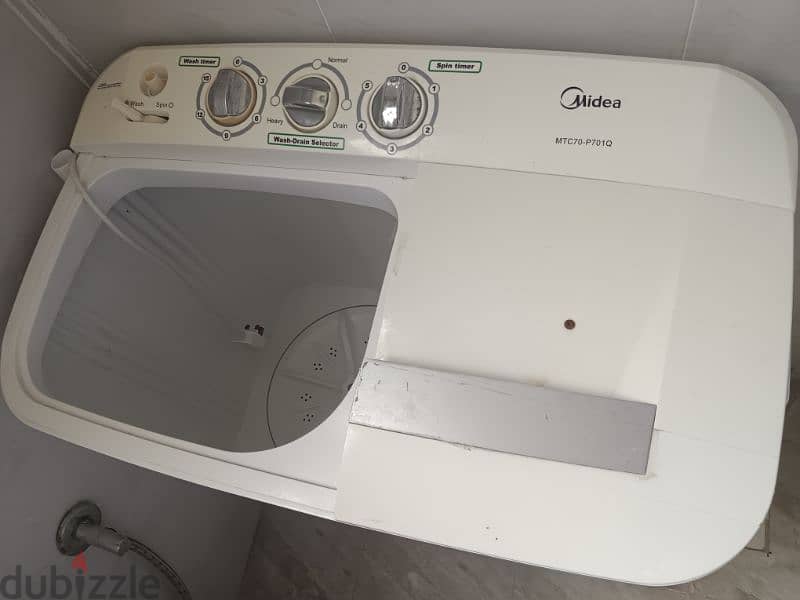 The washing machine is in good condition 1