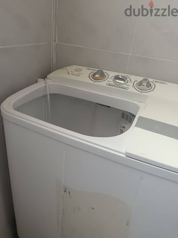 The washing machine is in good condition 4