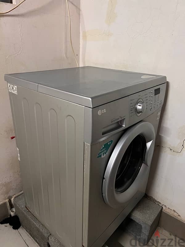 LG 7-8 Kg front load washing machine in good condition 2