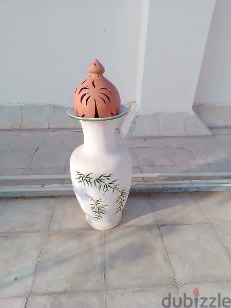 Outdoors/ Indoors Ceramic Vase in Excellent Condition 2