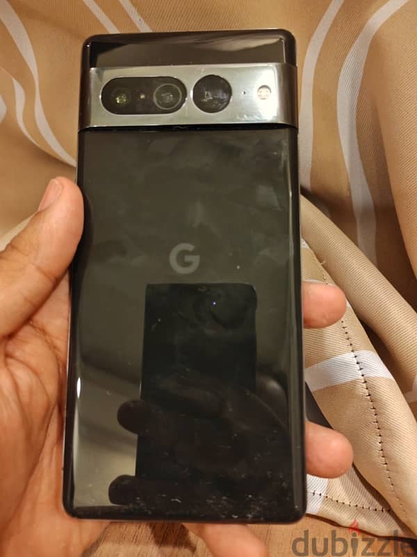 Google Pixel 7 Pro in great working condition with small dot on screen 1