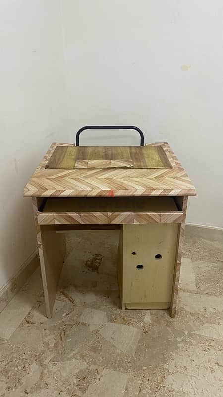 Computer table with shelf 0