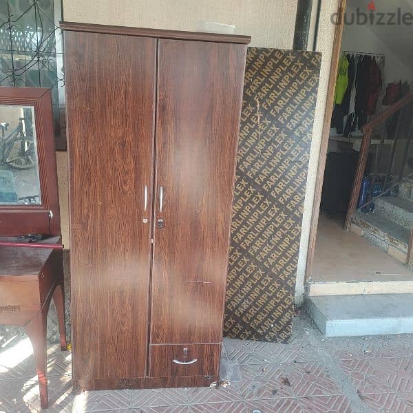 Wardrobe and drawer need sale urgent 0