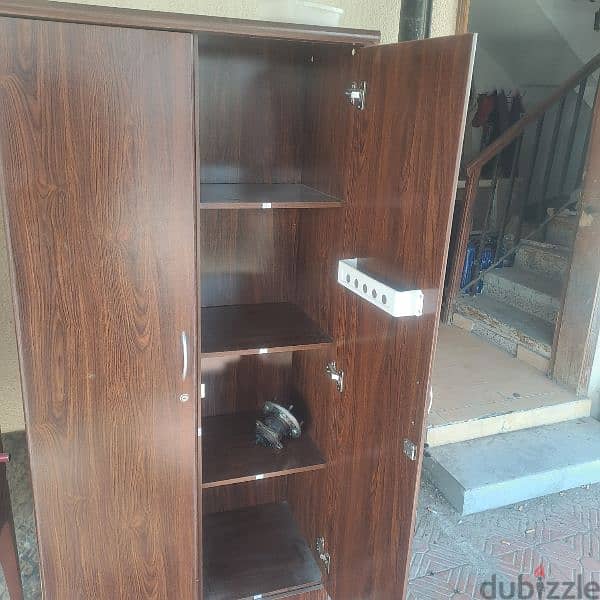 Wardrobe and drawer need sale urgent 1