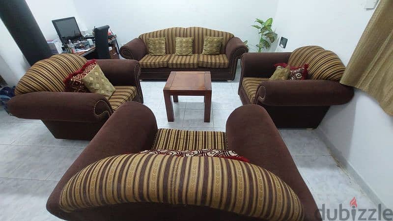 6-seater sofa set in golden and brown- Very comfortable 0