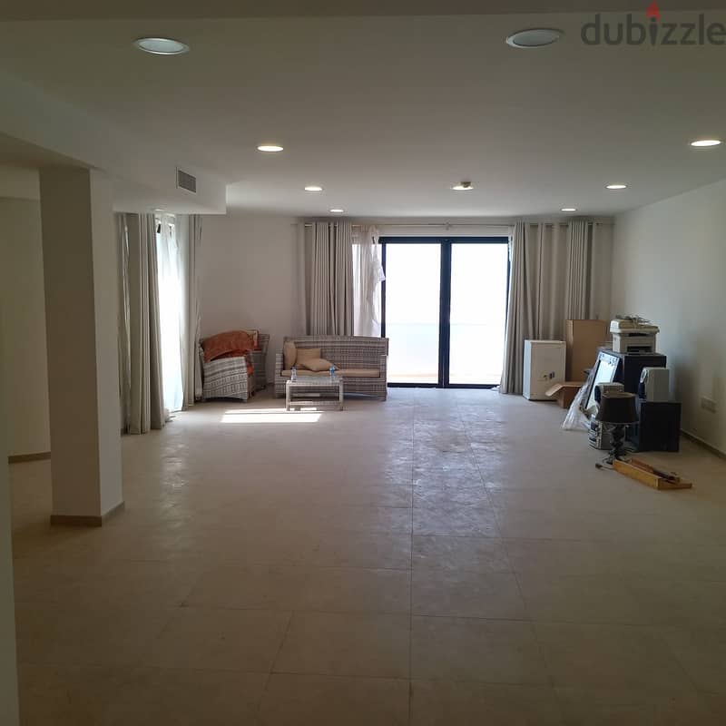 Luxury 4br  Penthouse for Rent in Muscat Hills, Oman 1