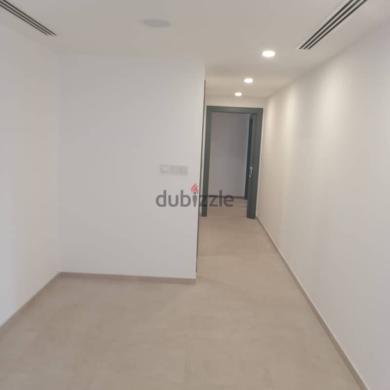 Luxury 4br  Penthouse for Rent in Muscat Hills, Oman 9