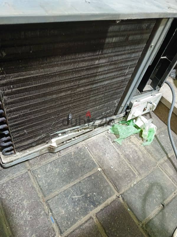 Sanyo window ac 2ton 0