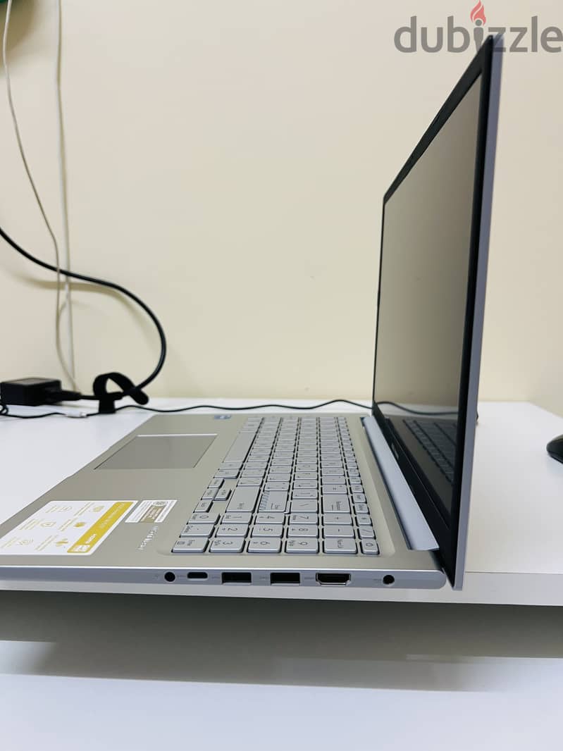 Asus Vivobook 17 1