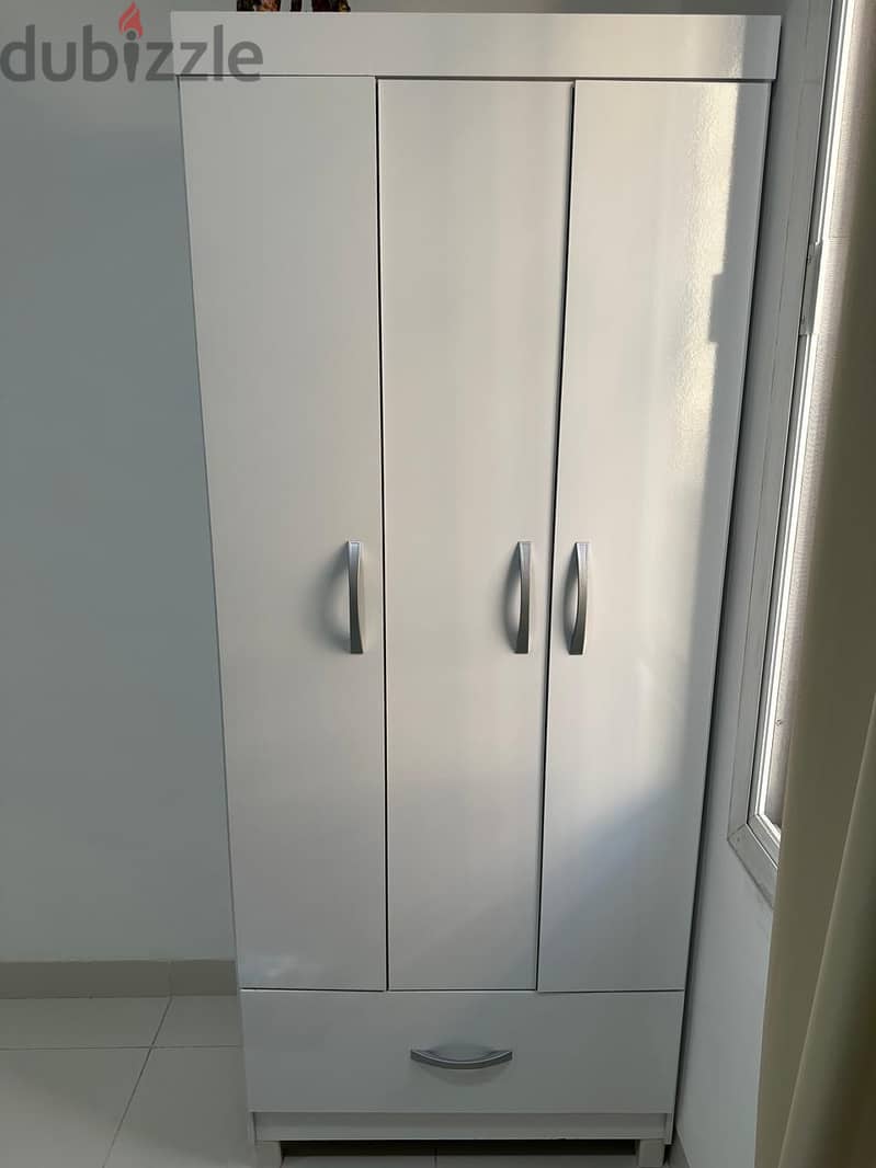 Cupboard small 0