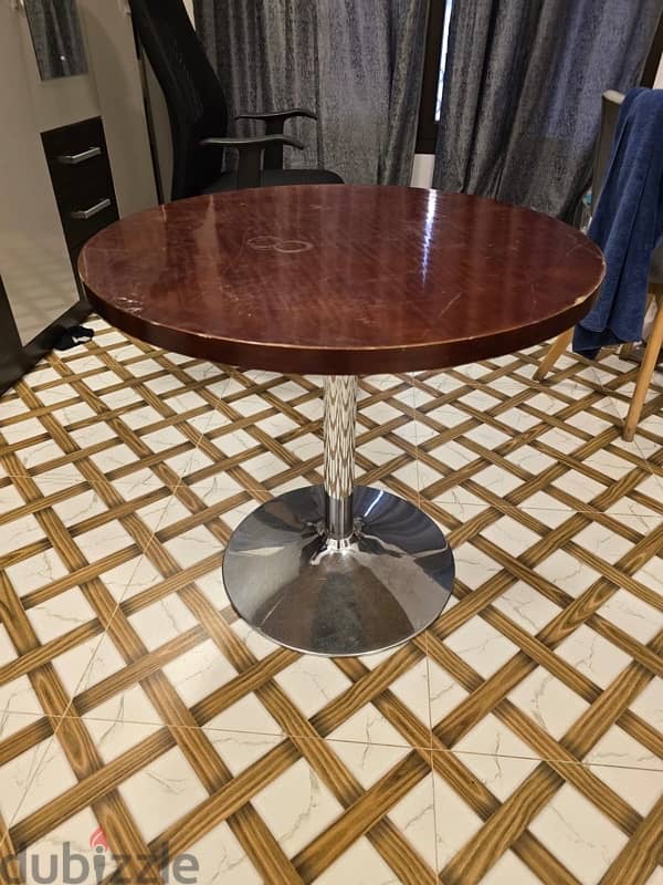 Rohnd Table in Sale 2