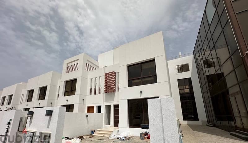 villa for rent in Qurum 0