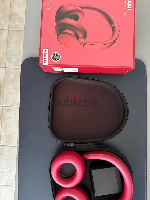 Urbinasta Miami wireless headphones with Active Noise Cancellation. 3