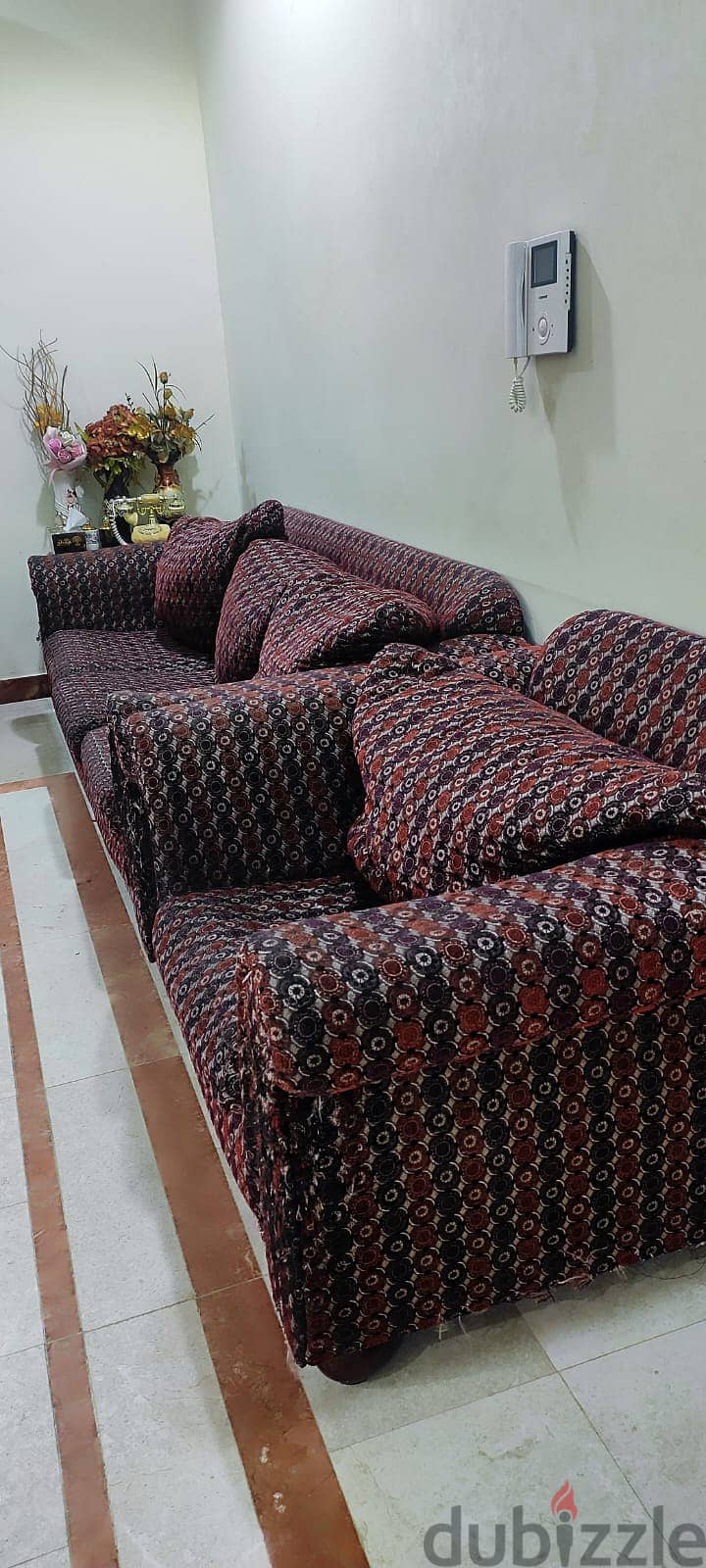 Sofa for urgent sale 0