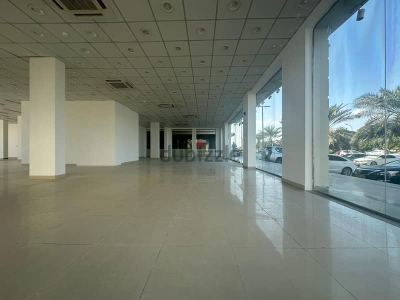 290 SQM Showroom in Mawaleh – Visible from the Road 3