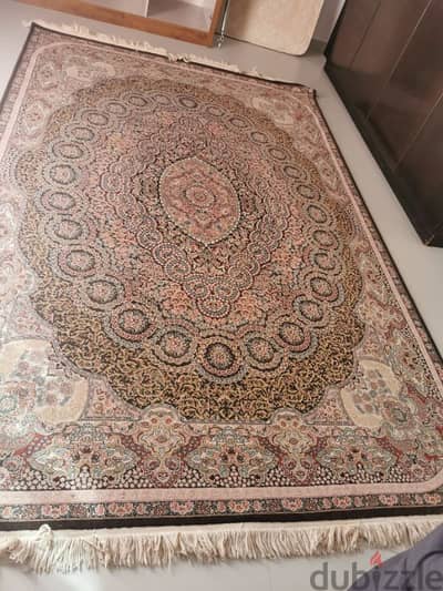 beautiful big carpet for sale it's same like new rarely used