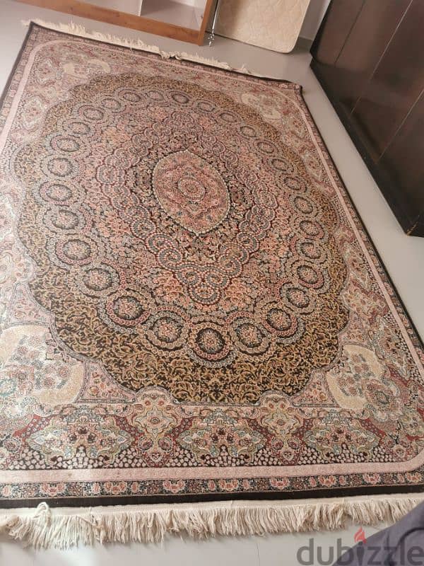 beautiful big carpet for sale it's same like new rarely used 0