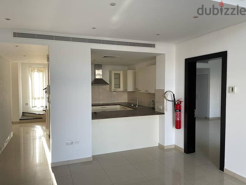 3 Bedroom Duplex For Rent in Al Mouj 1