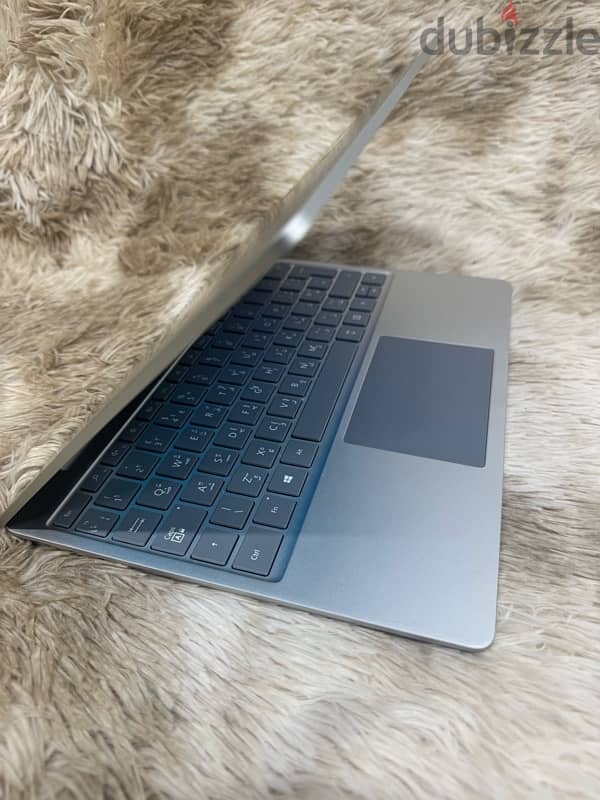 Surface laptop Go 10th  generation 4