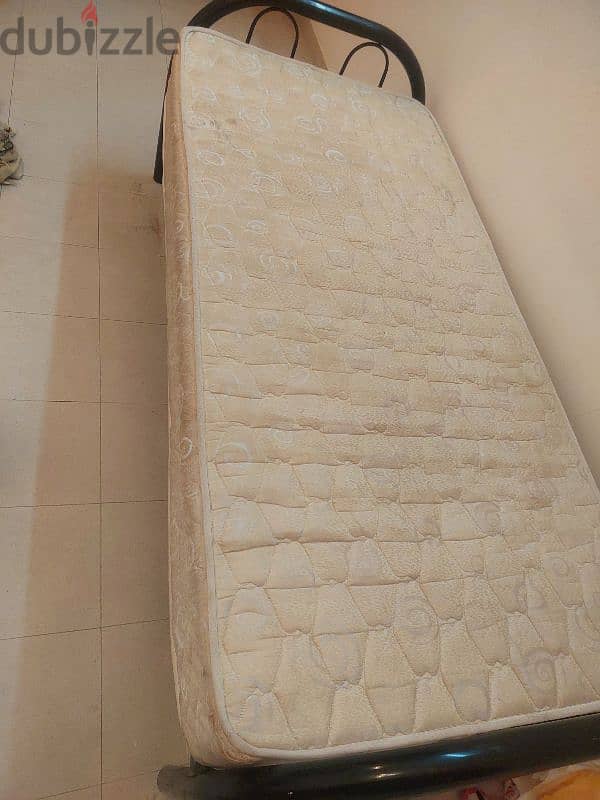 spring it's is high good condition mattress 5 omr only 1